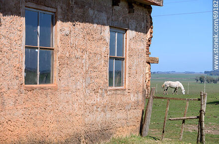 Old house used as a warehouse in the countryside - Durazno - URUGUAY. Photo #69182