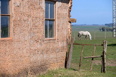 Old house used as a warehouse in the countryside - Durazno - URUGUAY. Photo #69181