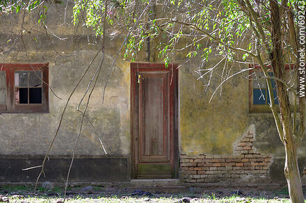 Antigua casa abandonada en el campo - Durazno - URUGUAY. Photo #69243