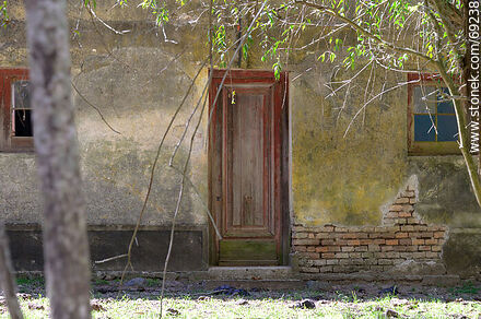 Antigua casa abandonada en el campo - Departamento de Durazno - URUGUAY. Foto No. 69238