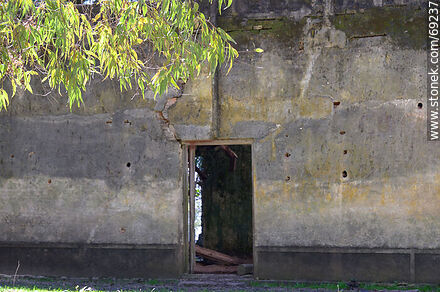 Antigua casa abandonada en el campo - Departamento de Durazno - URUGUAY. Foto No. 69237
