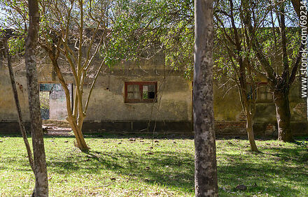 Antigua casa abandonada en el campo - Departamento de Durazno - URUGUAY. Foto No. 69234