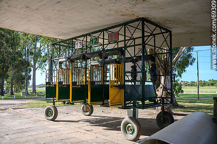 Gatera en el hipódromo Real de San Carlos - Departamento de Colonia - URUGUAY. Foto No. 69309