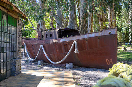 Camacho Port. Old boat - Department of Colonia - URUGUAY. Photo #69412