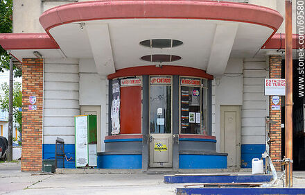 Estación de servicio - Departamento de Colonia - URUGUAY. Foto No. 69580