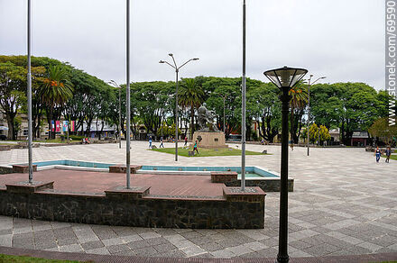 Plaza - Departamento de Colonia - URUGUAY. Foto No. 69590