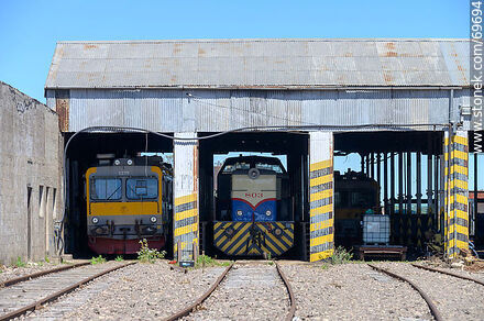 Motocar and diesel locomotive on guard - Tacuarembo - URUGUAY. Photo #69694
