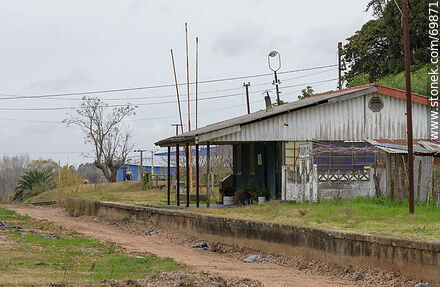 Former Juanicó station turned into housing. Project of new tracks by the UPM train, 2020 - Department of Canelones - URUGUAY. Photo #69871
