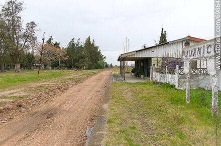 Ex estación Juanicó devenida en vivienda - Departamento de Canelones - URUGUAY. Foto No. 69864