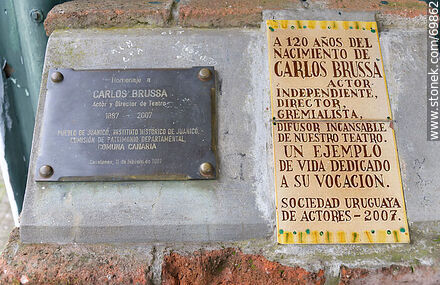 Ex estación Juanicó devenida en vivienda. Homenaje a Carlos Brussa - Departamento de Canelones - URUGUAY. Foto No. 69862
