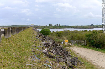 Side of the bridge on Route 76 over the Santa Lucia River - Department of Florida - URUGUAY. Photo #69891