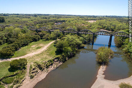Vista aérea del puente de la ruta 7 sobre el río Santa Lucía - Departamento de Florida - URUGUAY. Foto No. 69905