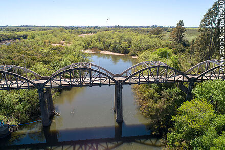 Vista aérea del puente de la ruta 7 sobre el río Santa Lucía - Departamento de Florida - URUGUAY. Foto No. 69910