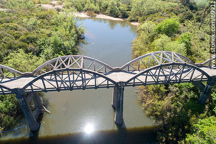 Vista aérea del puente de la ruta 7 sobre el río Santa Lucía - Departamento de Canelones - URUGUAY. Foto No. 69911