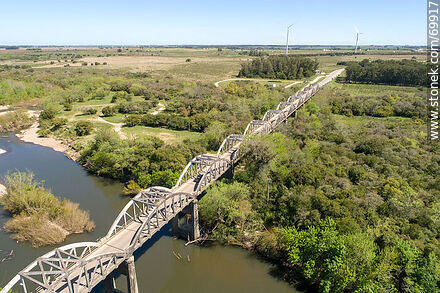 Vista aérea del puente de la ruta 7 sobre el río Santa Lucía - Departamento de Florida - URUGUAY. Foto No. 69917