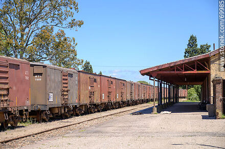 Estación de ferrocarril de Nico Pérez. Vagones de carga - Departamento de Florida - URUGUAY. Foto No. 69985