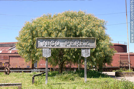 Estación de ferrocarril de Nico Pérez. Cartel de la estación - Departamento de Florida - URUGUAY. Foto No. 69976