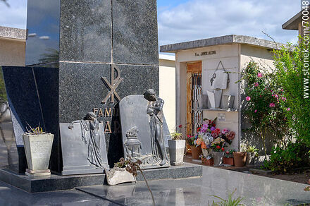 Cementerio de Treinta y Tres - Departamento de Treinta y Tres - URUGUAY. Foto No. 70048