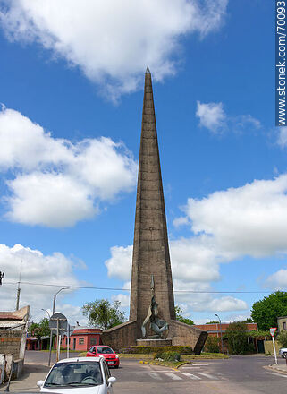 Obelisk of Treinta y Tres - Department of Treinta y Tres - URUGUAY. Photo #70093