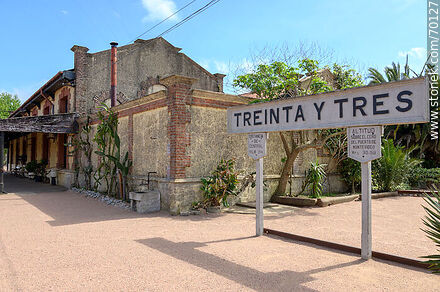 Train station sign - Department of Treinta y Tres - URUGUAY. Photo #70127