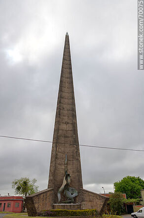 Obelisk of Treinta y Tres - Department of Treinta y Tres - URUGUAY. Photo #70075