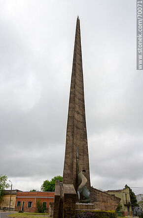 Obelisk of Treinta y Tres - Department of Treinta y Tres - URUGUAY. Photo #70071