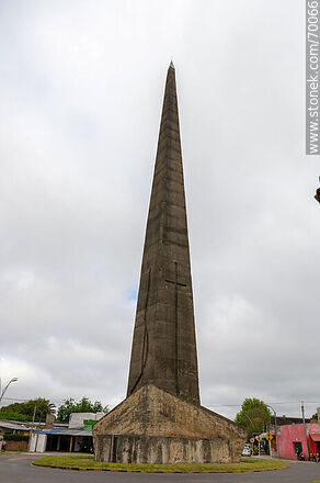Obelisk of Treinta y Tres - Department of Treinta y Tres - URUGUAY. Photo #70066