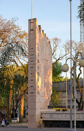 Monumento a la libertad - Departamento de Treinta y Tres - URUGUAY. Foto No. 70141