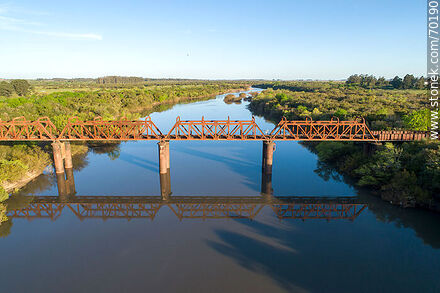 Railroad bridge reflected in the Olimar Chico River - Department of Treinta y Tres - URUGUAY. Photo #70190