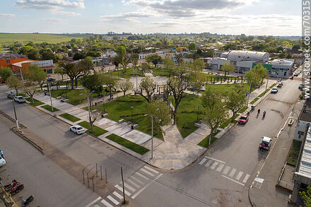 Vista aérea de la plaza de José Pedro Varela - Departamento de Lavalleja - URUGUAY. Foto No. 70315