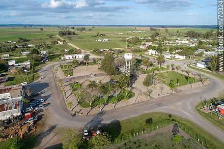 Vista aérea de la plaza Roma de Pirarajá - Departamento de Lavalleja - URUGUAY. Foto No. 70324