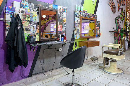 Hairdresser's with antique armchair - Lavalleja - URUGUAY. Photo #70352