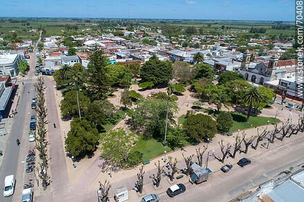 Vista aérea de la plaza de Tala - Departamento de Canelones - URUGUAY. Foto No. 70408