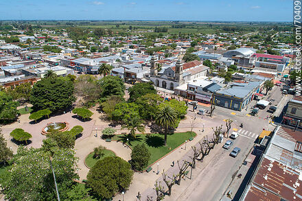 Vista aérea de la plaza de Tala - Departamento de Canelones - URUGUAY. Foto No. 70409