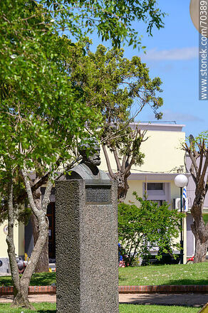 Plaza de Tala. Busto de José Pedro Varela - Departamento de Canelones - URUGUAY. Foto No. 70389