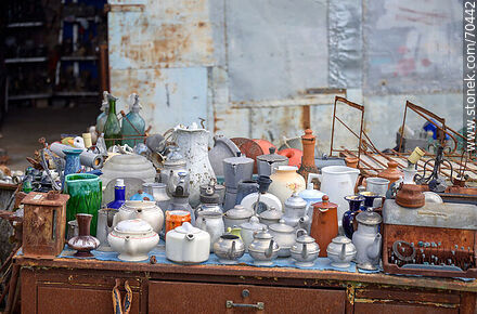 Antiques corner. Pitchers, teapots and coffee pots - Department of Canelones - URUGUAY. Photo #70442