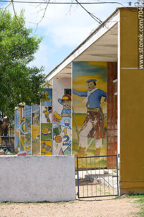 Murales en la escuela - Departamento de Canelones - URUGUAY. Foto No. 70496