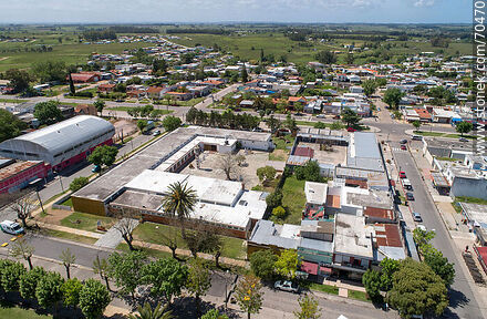 Vista aérea de la escuela y liceo de San Jacinto - Departamento de Canelones - URUGUAY. Foto No. 70470