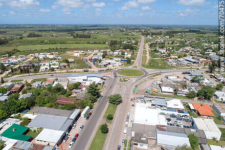 Aerial view of the traffic roundabout at the intersection of routes 7 and 11Aerial view of the traffic circle at the intersection of routes 7 and 11 - Department of Canelones - URUGUAY. Photo #70475