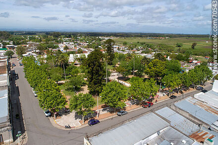 Vista aérea de la plaza Tomás Berreta y el pueblo - Departamento de Canelones - URUGUAY. Foto No. 70543