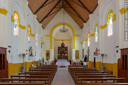 Interior de la iglesia - Departamento de Canelones - URUGUAY. Foto No. 70511