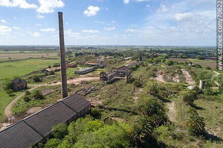 Vista aérea de las antiguas instalaciones del ingenio remolachero y azucarero de Rausa - Departamento de Canelones - URUGUAY. Foto No. 70622