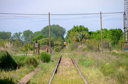 Estación de ferrocarril de Montes. Se aproxima una locomotora - Departamento de Canelones - URUGUAY. Foto No. 70571