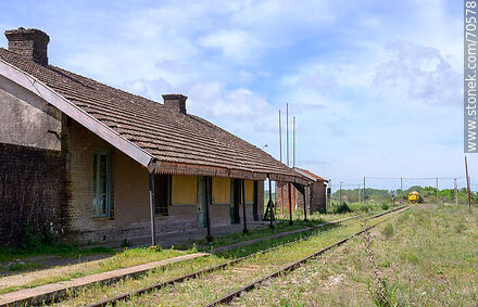 Old railroad station of Montes. A locomotive is approaching - Department of Canelones - URUGUAY. Photo #70578