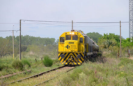 Estación de ferrocarril de Montes. Locomotora de Servicios Logísticos Ferroviarios - Departamento de Canelones - URUGUAY. Foto No. 70582