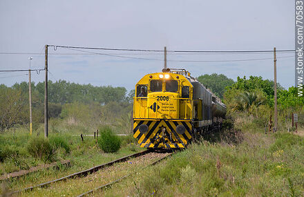 Estación de ferrocarril de Montes. Locomotora de Servicios Logísticos Ferroviarios - Departamento de Canelones - URUGUAY. Foto No. 70583
