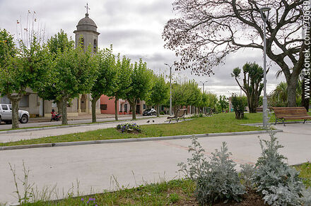Plaza Lázaro Cabrera - Departamento de Lavalleja - URUGUAY. Foto No. 70689
