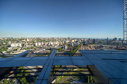 Vista aérea al sur de Montevideo desde la Torre de las Telecomunicaciones - Departamento de Montevideo - URUGUAY. Foto No. 70722