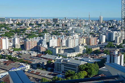 Vista aérea al sur de Montevideo desde la Torre de las Telecomunicaciones - Departamento de Montevideo - URUGUAY. Foto No. 70736