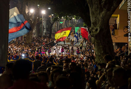 Llamadas 2018. La calle con banderas - Departamento de Montevideo - URUGUAY. Foto No. 71083